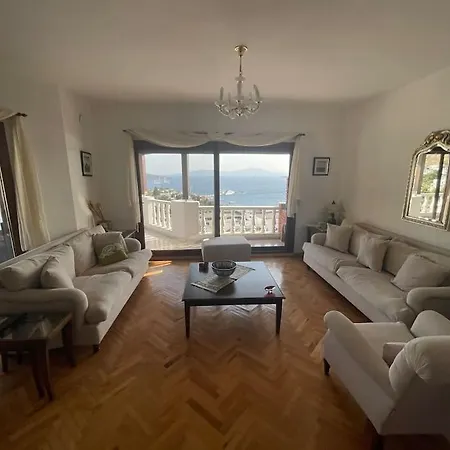 Villa Dublex House With Castle, Sea & View 150 M2